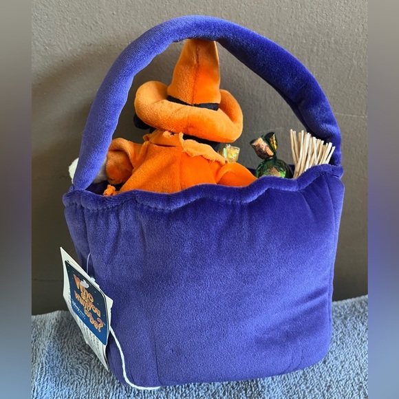 Hostess Pick ☄️🥳 Disney Exclusive Mickey Mouse Trick Or Treat Bag - Picture 6 of 7